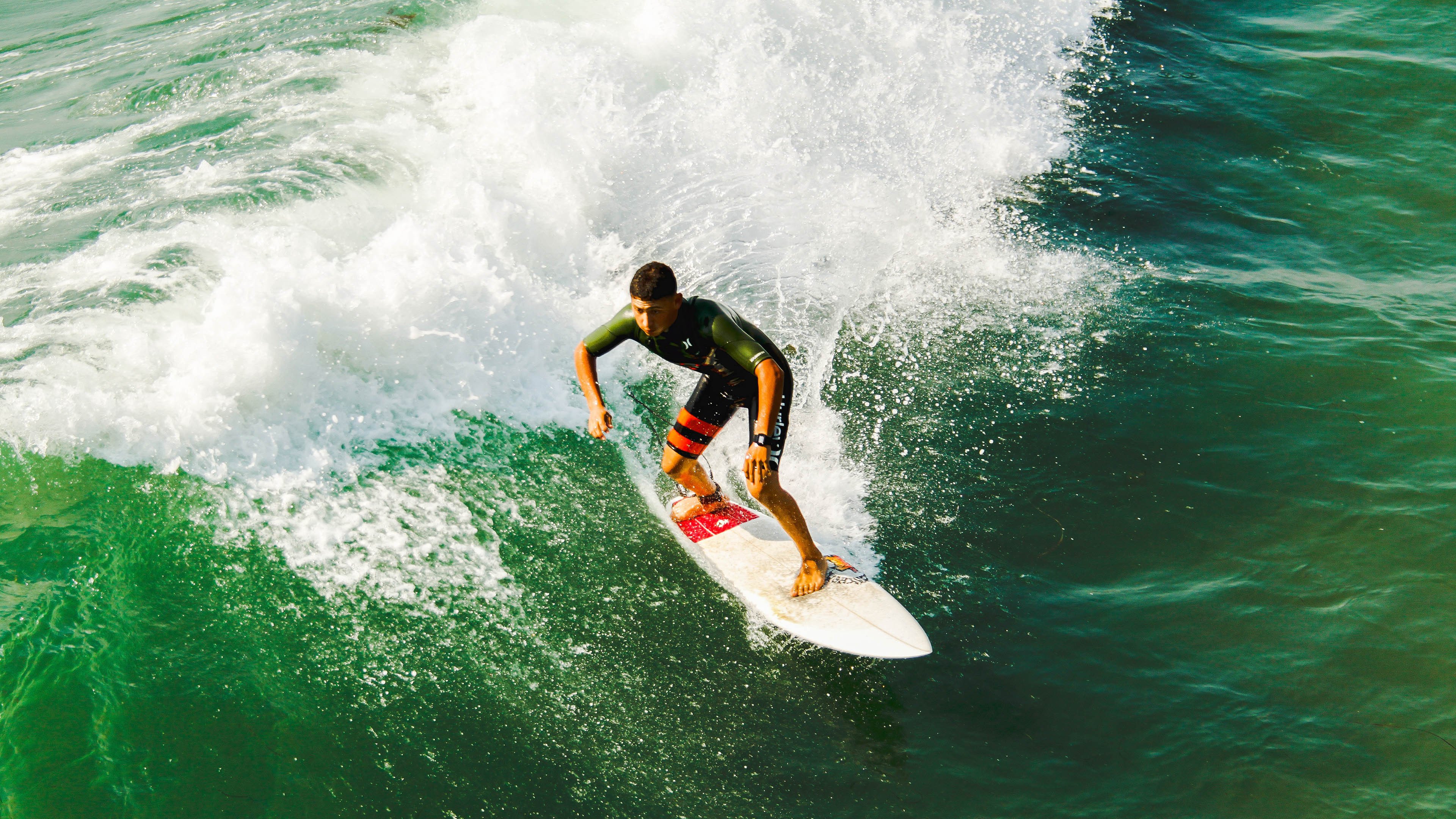 公牛拍摄宣传海报主打青春与力量主题，公牛广告词到底是什么