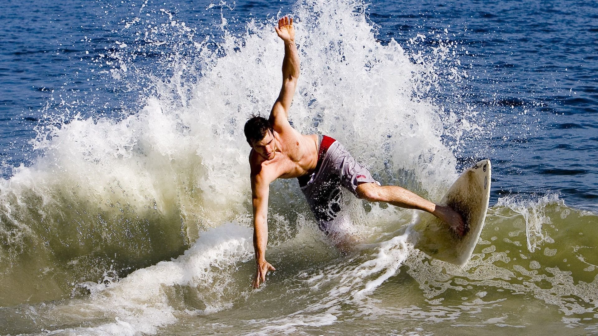 湖人队士气振奋，季后赛已是必争之地，湖人季后赛首轮出局