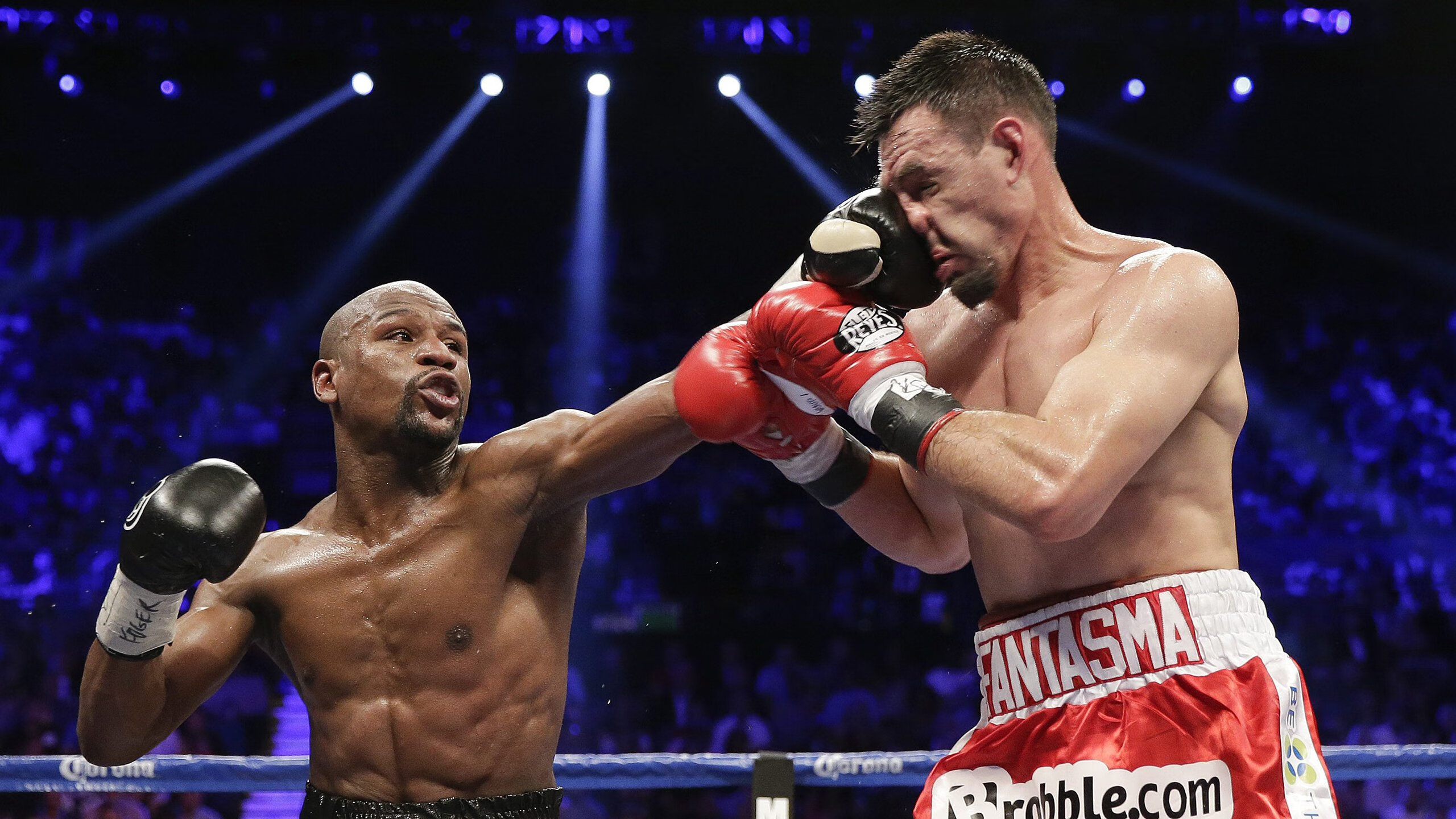 詹姆斯数据爆表湖人继续刷新纪录，詹姆斯在湖人队的得分