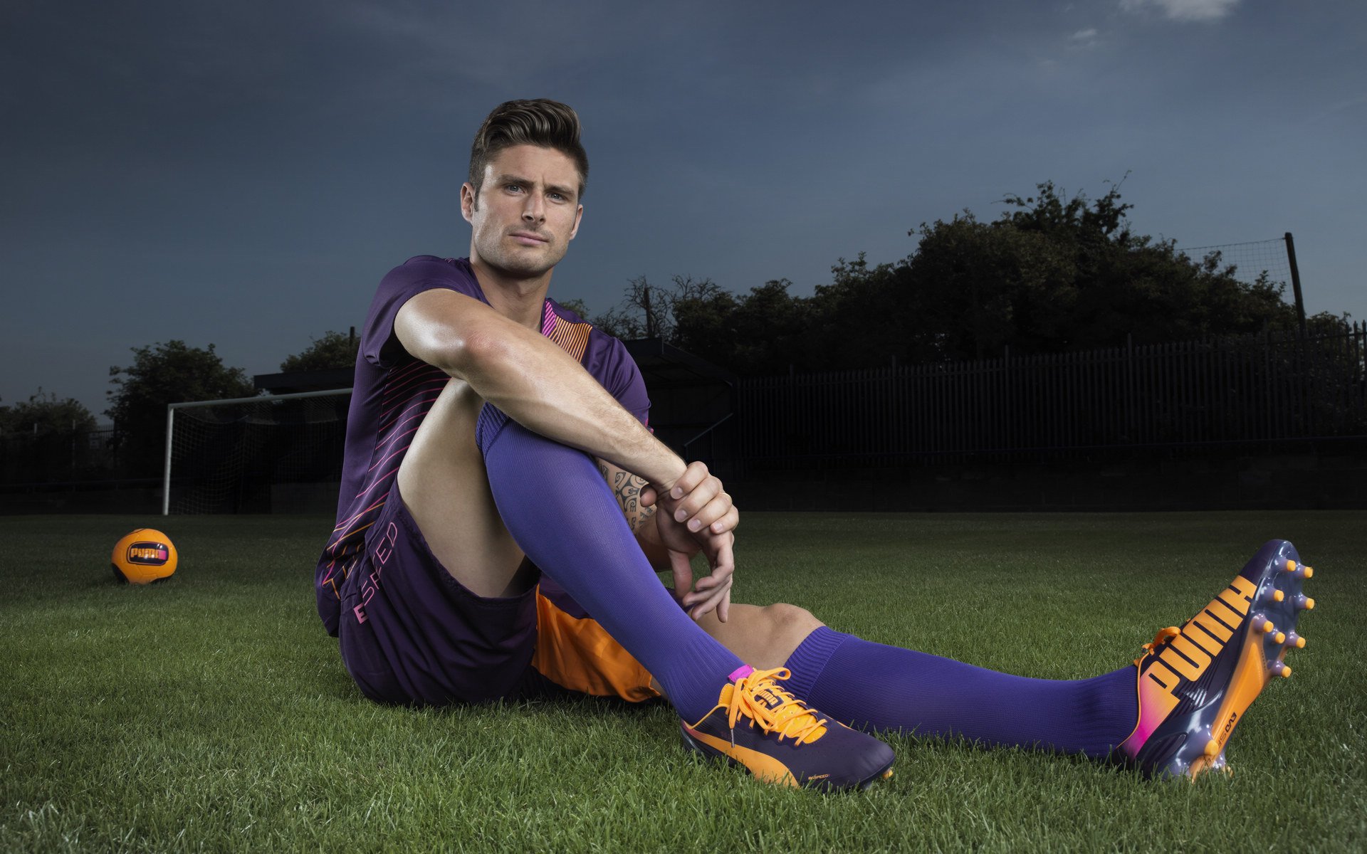 球员家人见证比赛，媒体捕捉温情瞬间，球员家属