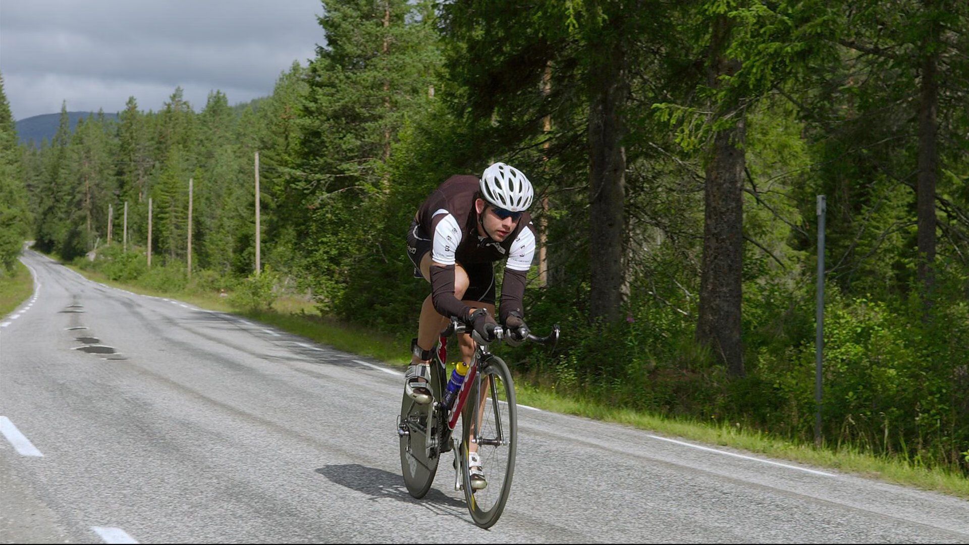 以色列突然空袭，首都损毁严重，以色列发动空袭多国